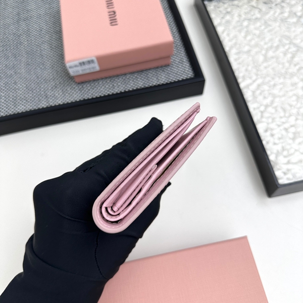 超激安ブランド財布偽物着用イメージ